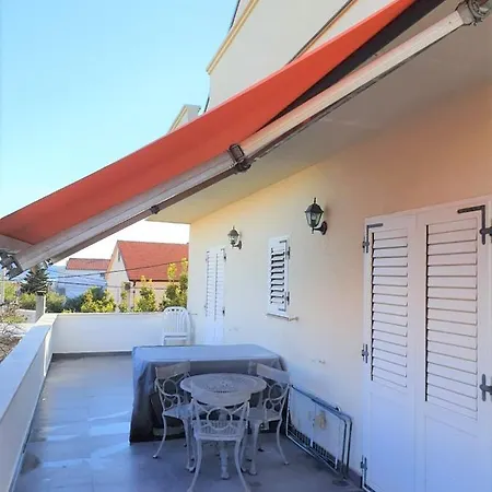 아파트 Comfort With Big Balcony - *