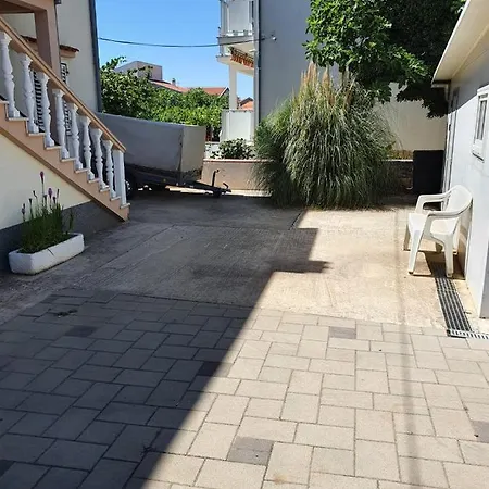 Comfort With Big Balcony - 자다르