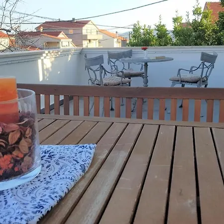 Comfort With Big Balcony - 자다르