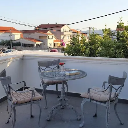 아파트 Comfort With Big Balcony -