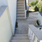 Comfort With Big Balcony - 아파트 자다르