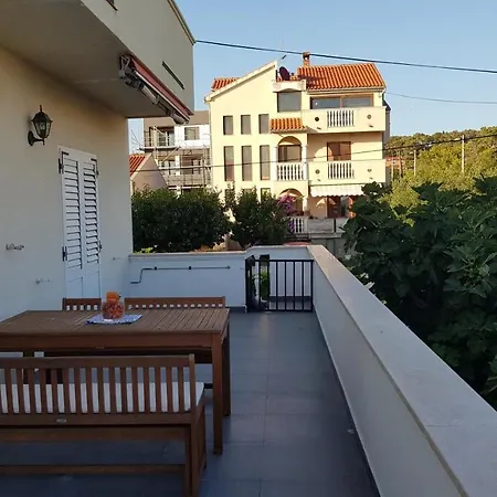 Comfort With Big Balcony - 아파트 자다르