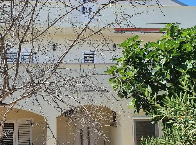 Comfort With Big Balcony - Apartment